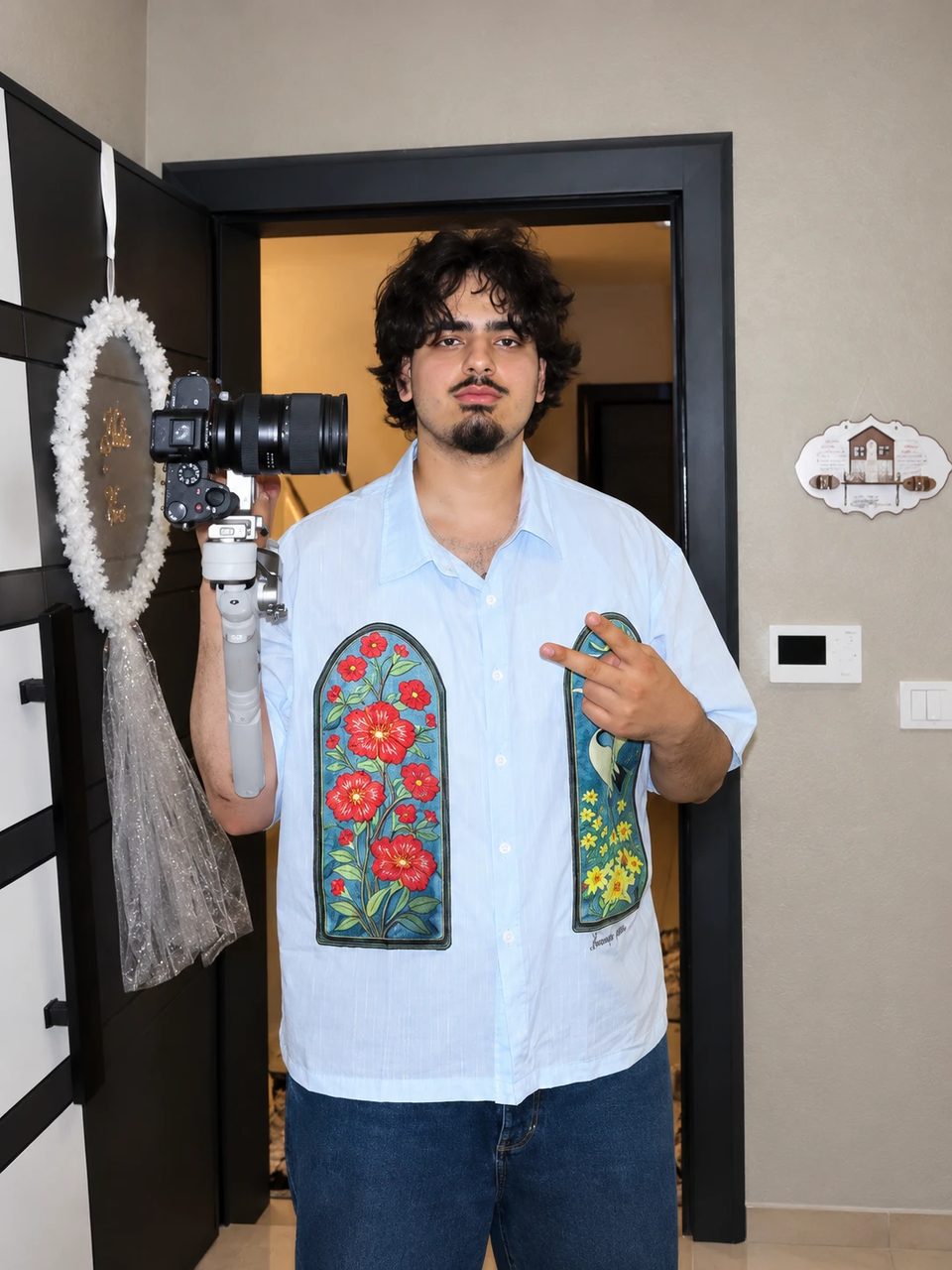 Abdus met zijn camera op een gimbal